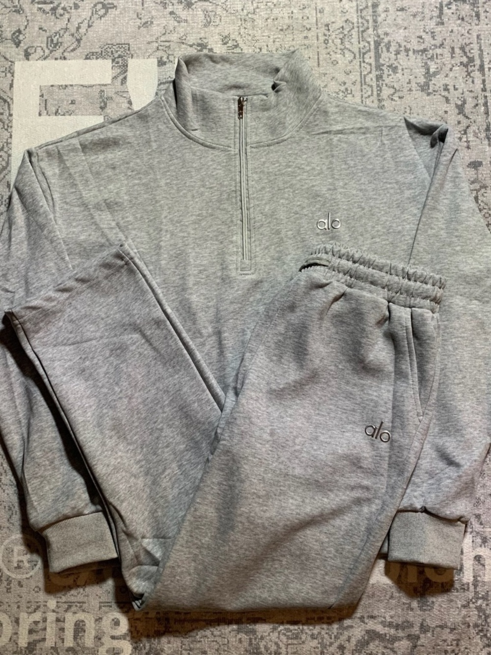 ALO Yoga Light Gray Quarter-Zip Sweatshirt & Jogger Set